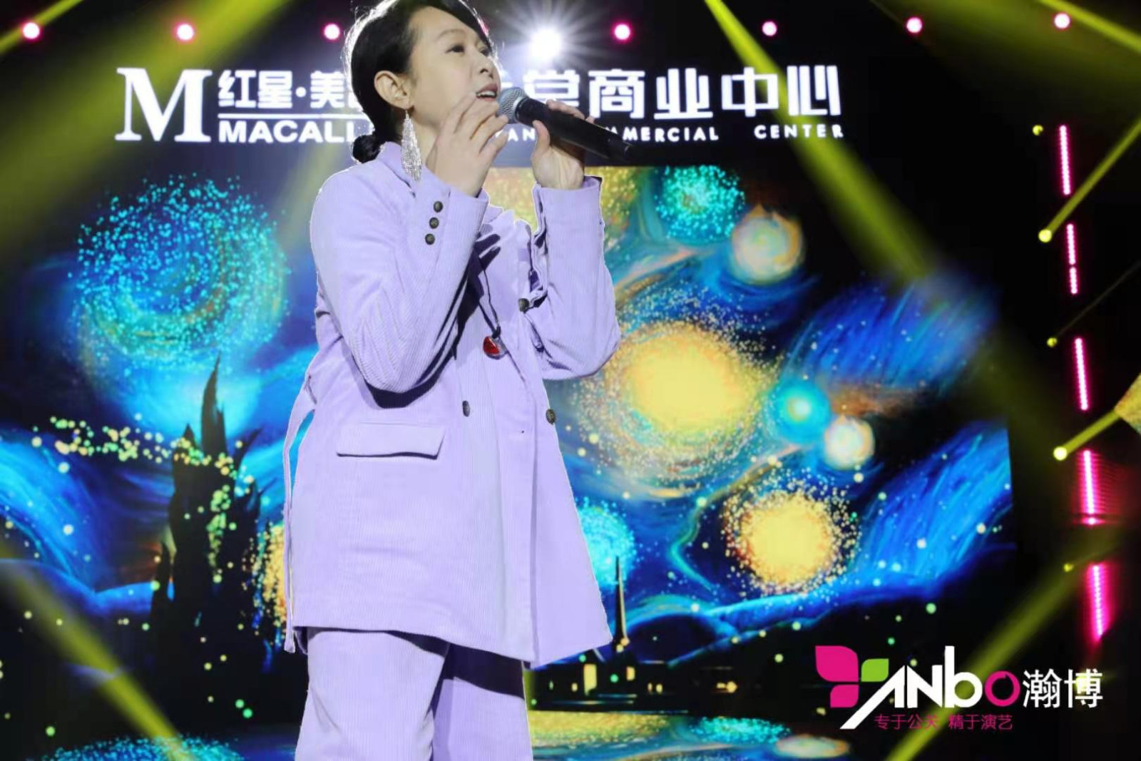 助力金堂紅星美凱龍開(kāi)盤，天后劉若英親臨現(xiàn)場(chǎng)深情演唱