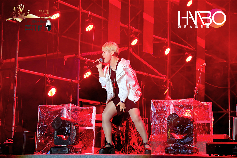 許巍領(lǐng)銜成都演唱會圓滿成功