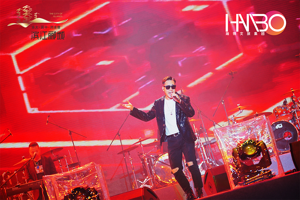 許巍領(lǐng)銜成都演唱會圓滿成功