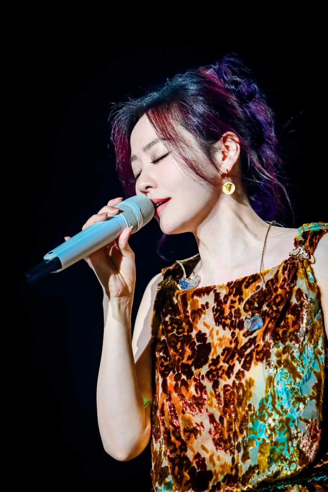 音樂盛宴，綿陽(yáng)不眠夜！張靚穎領(lǐng)銜眾星，2.5萬+觀眾共襄盛舉！