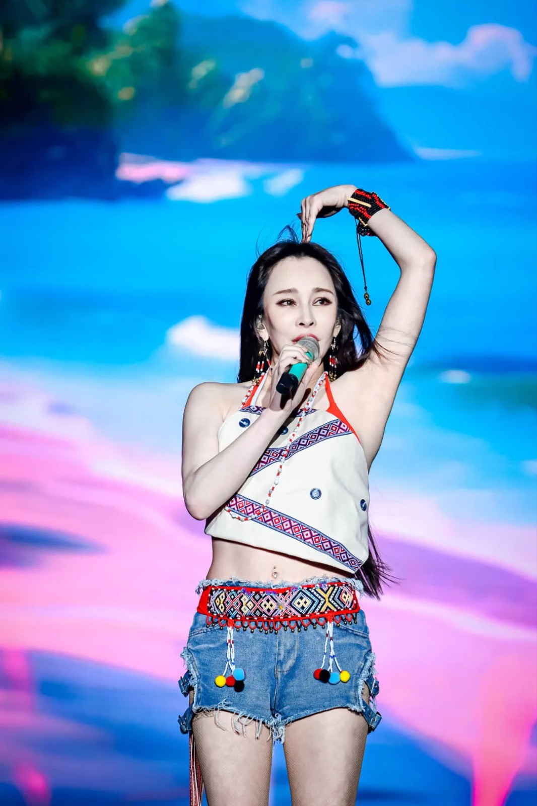 音樂盛宴，綿陽(yáng)不眠夜！張靚穎領(lǐng)銜眾星，2.5萬+觀眾共襄盛舉！